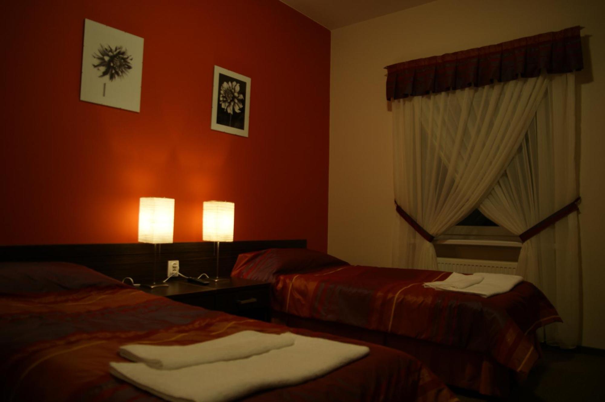 Hotel Chrobry Ленчиця Екстер'єр фото