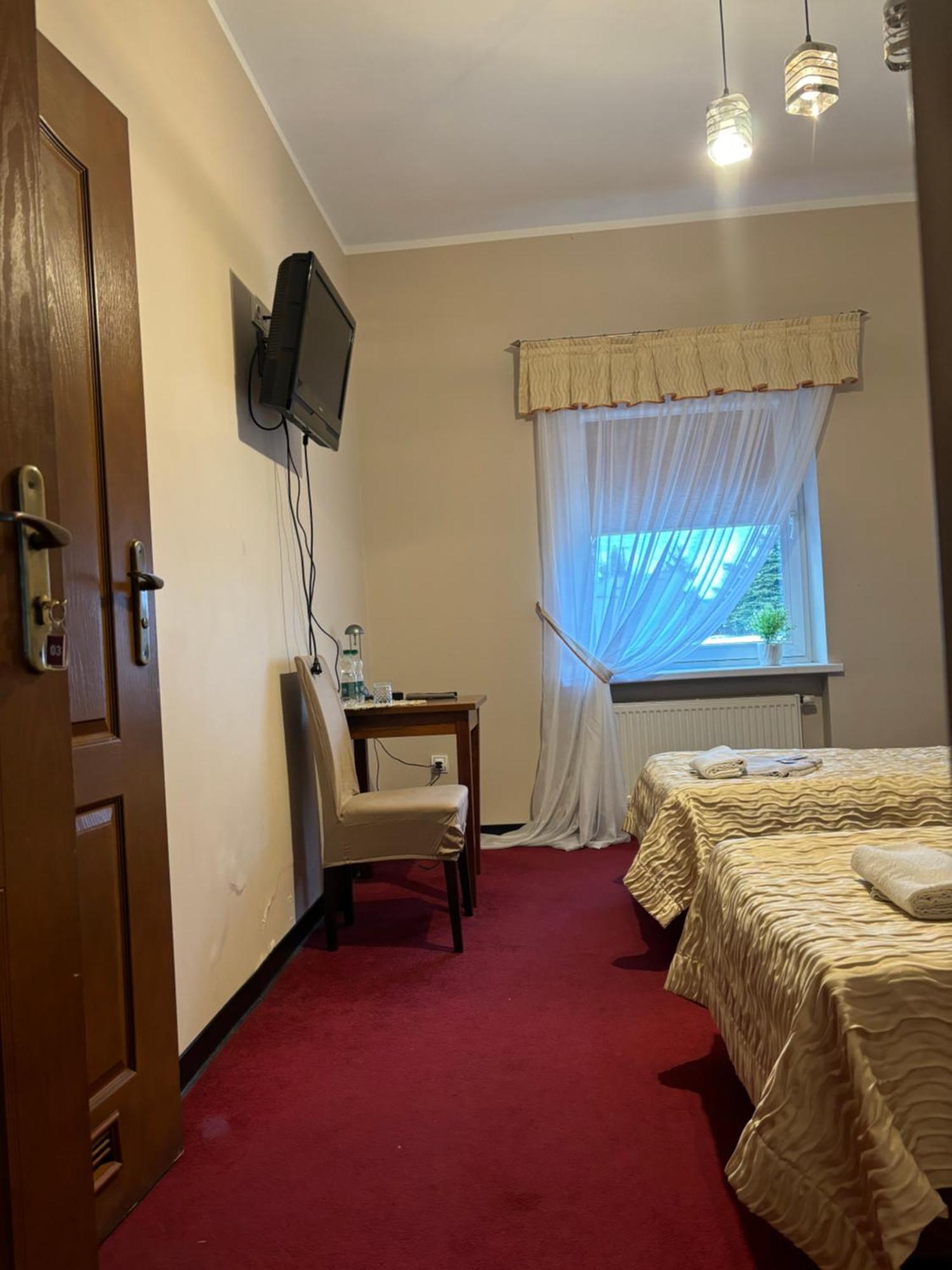 Hotel Chrobry Ленчиця Екстер'єр фото