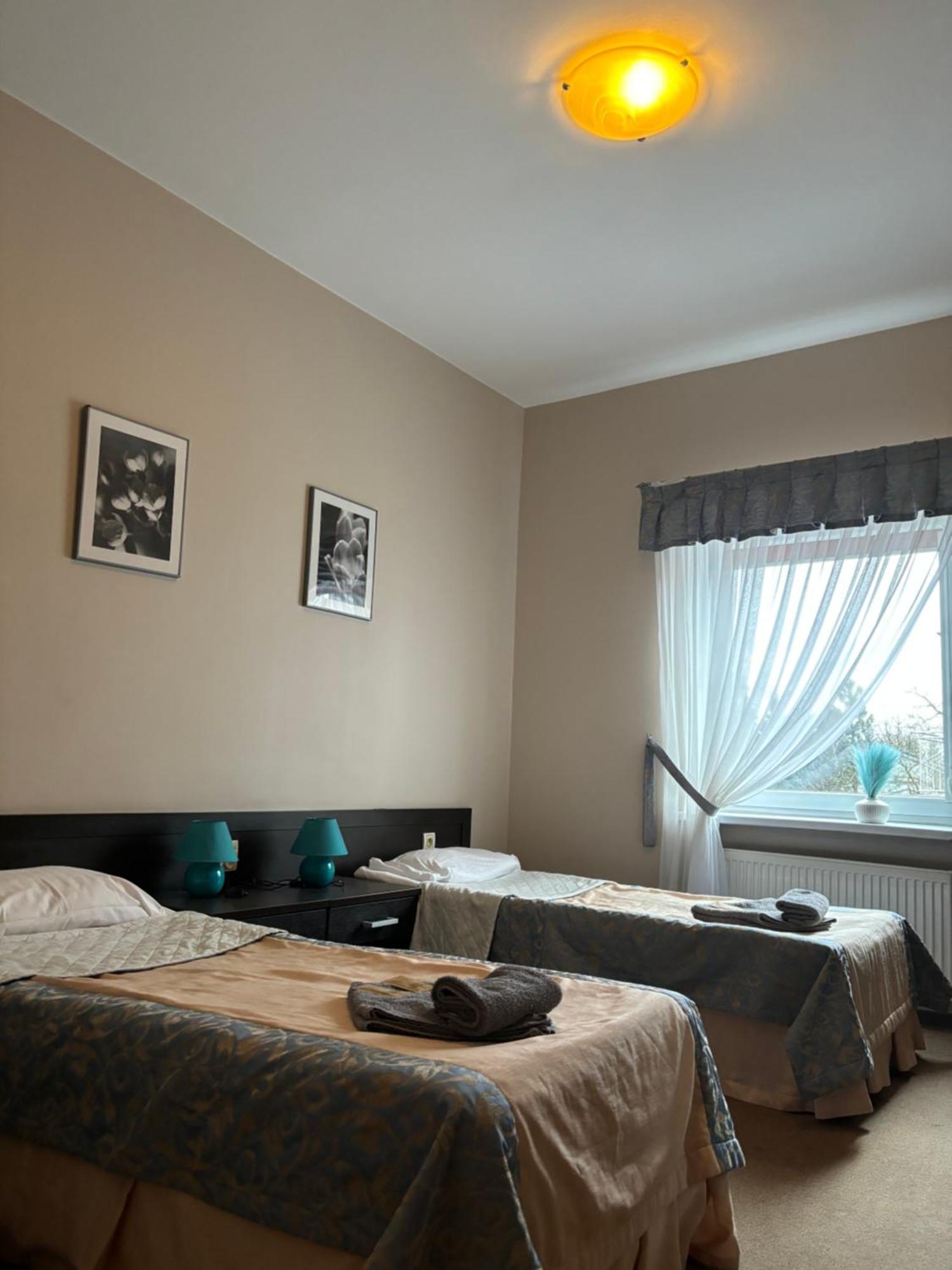 Hotel Chrobry Ленчиця Екстер'єр фото